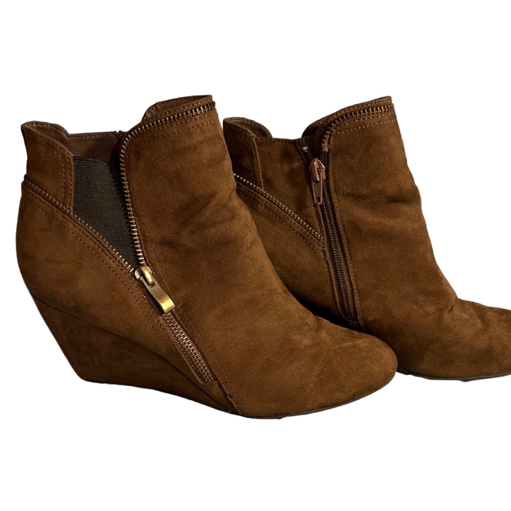 INDIGO RD. BOOTIES Brown Western Wedge Suede Ankle Boots Side Zip Women’s Size 9